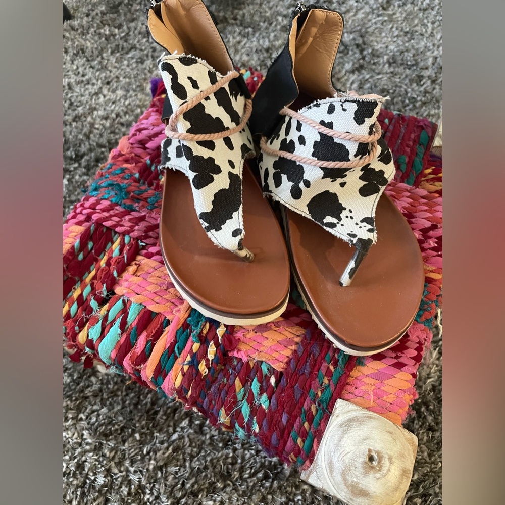 Women’s cow print foam bottom sandals size 7.5